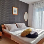 Apartman s terasou s manželskou postelí s 1 ložnicí s výhledem na moře (s možností přistýlky)