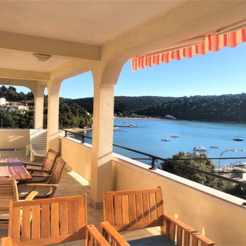 Apartament cu vedere spre mare b cu 2 camere pentru 4 pers.