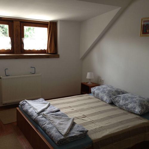 Doppelzimmer Obergeschoss mit Badezimmer (Zusatzbett möglich)
