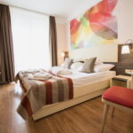 Premium Izba s balkónom s manželskou posteľou