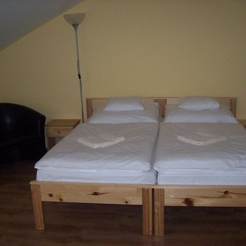 Camera cvadrupla la mansardă cu balcon