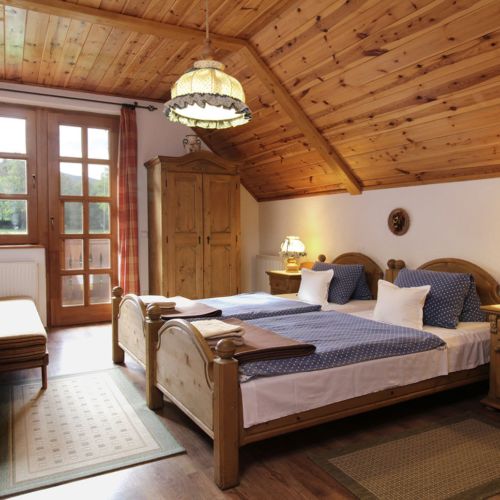 Pokoj s balkónem pro 2 os. s výhledem do dvora (s možností přistýlky)