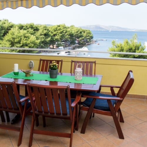 Deluxe Sea View 4-Room Apartment for 8 Persons