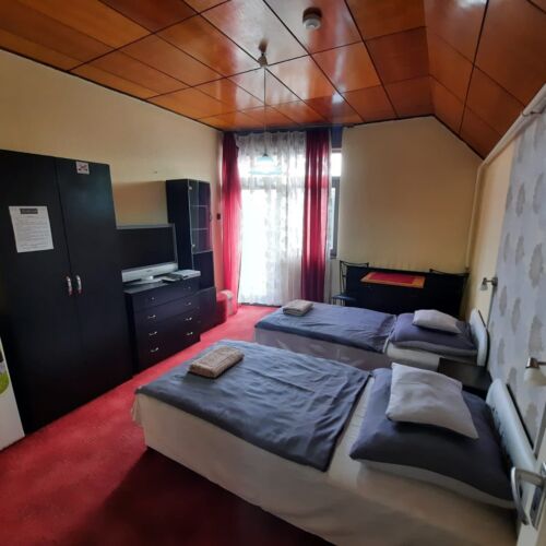 Zweibettzimmer Obergeschoss mit Balkon