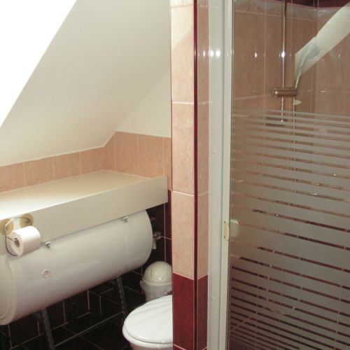Apartman pro 4 os. se 2 ložnicemi s výhledem na jezero v podkroví