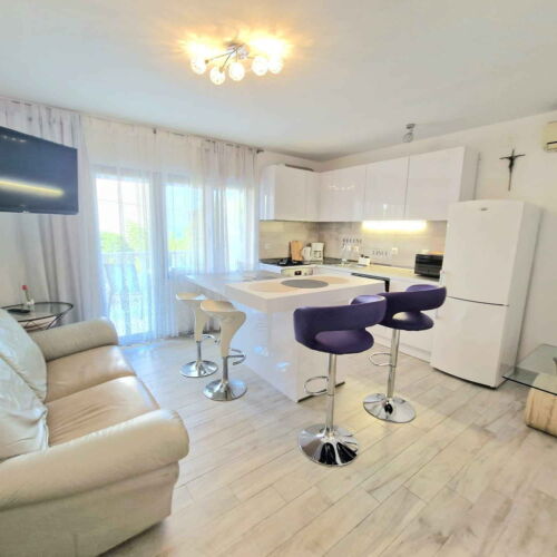 Pool Side Renić 2-Room Apartment for 5 Persons