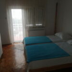 Na katu Pogled na more apartman za 4 osoba(e) sa 2 spavaće(om) sobe(om)
