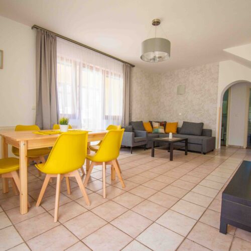 Apartman pro 6 os. se 3 ložnicemi s výhledem do zahrady na přízemí