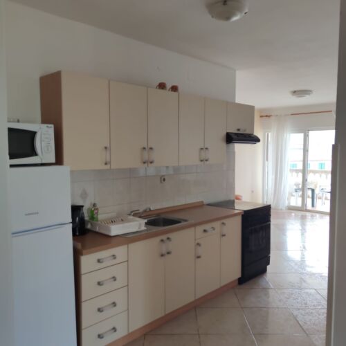 Apartament cu vedere spre mare a cu 2 camere pentru 5 pers.