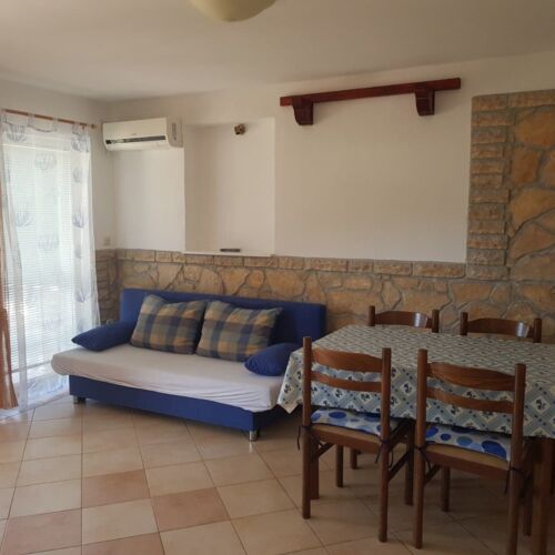 Apartament art la parter cu 2 camere pentru 4 pers.