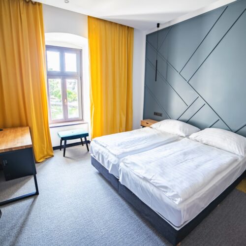 Camera twin la etaj cu vedere spre lac (se poate solicita pat suplimentar)