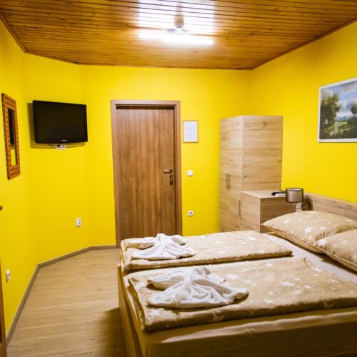 Pokój 2-osobowy na piętrze z widokiem na miasto (możliwa dostawka)