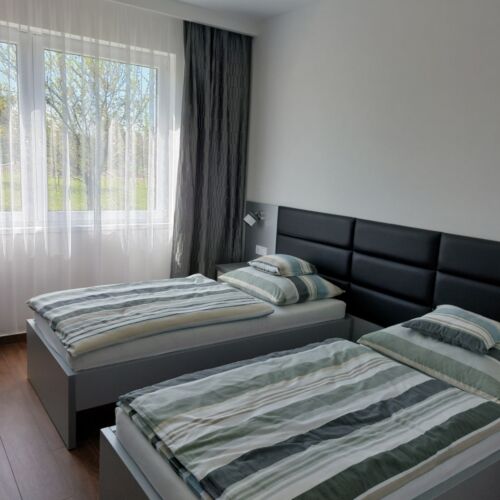 Camera twin cu baie lCD TV