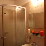 Földszinti fürdőszobás kétágyas szoba