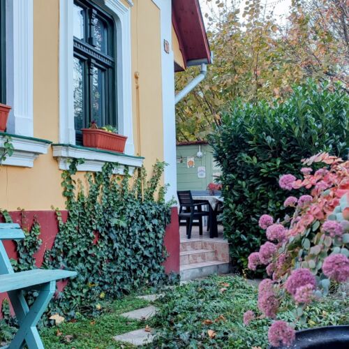 Whole House Romantic Summer House for 5 Persons (extra bed available)