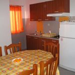 Narančasti Apartman 2+2 Erdgeschosses 2-Zimmer-Apartment für 4 Personen
