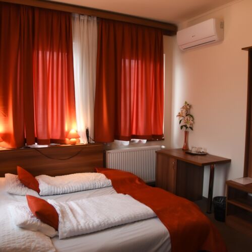 Camera twin classic la etaj (se poate solicita pat suplimentar)