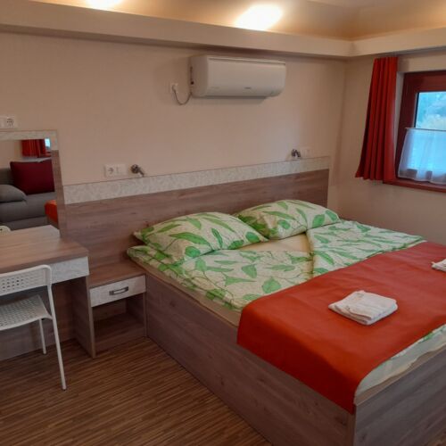 River View Whole House Summer House for 10 Persons