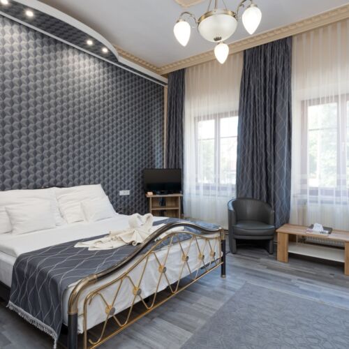 Apartament la parter cu bucătărie proprie cu 2 camere pentru 6 pers.