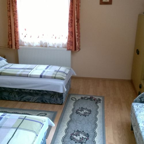 Izba s kúpeľňou pre 4 os. na poschodí