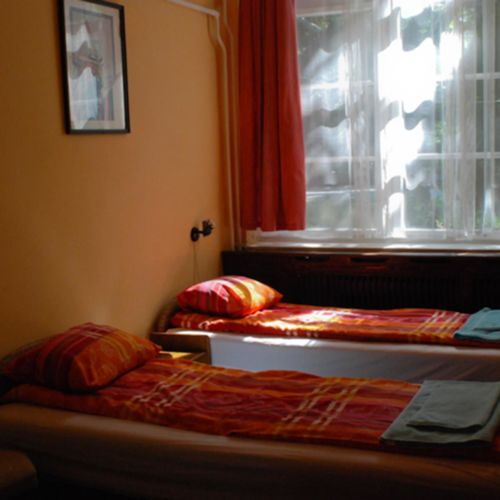 Camera twin la parter a