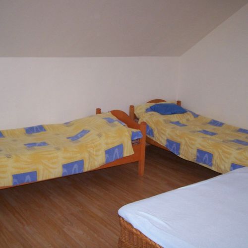 Vierbettzimmer Obergeschoss mit Klimaanlage (Zusatzbett möglich)