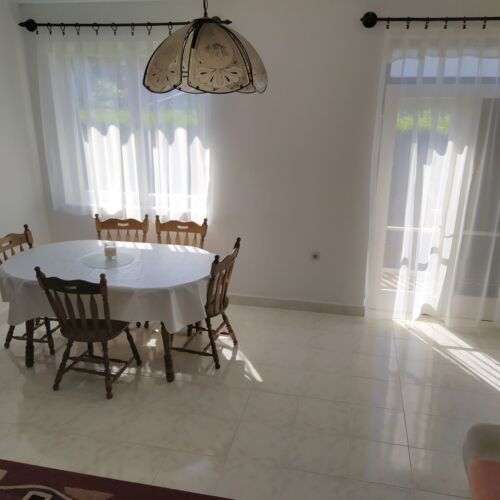 Casă de vară întreaga unitate a pentru 8 pers. (se inchirieaza doar integral)