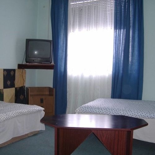 Upstairs Triple Room ensuite