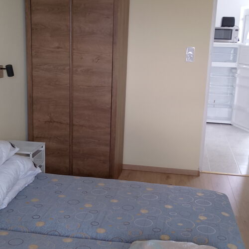 Apartament la etaj cu vedere spre lac cu 2 camere pentru 4 pers.