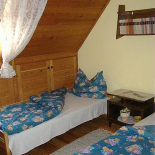 Apartament standard la etaj cu 2 camere pentru 5 pers. (se poate solicita pat suplimentar)