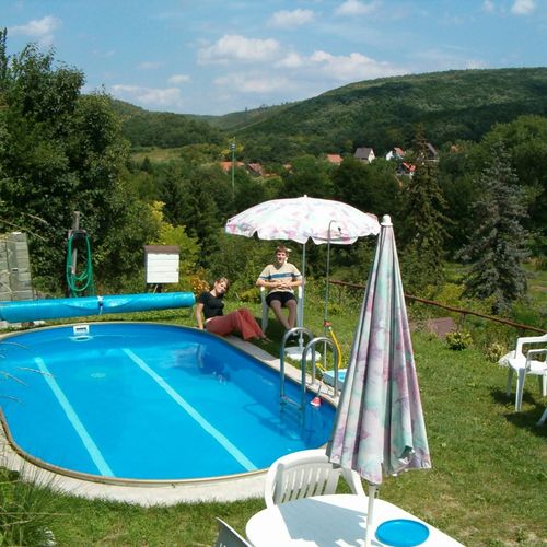 Mountain View Upstairs 2-Room Apartment for 5 Persons (extra bed available)