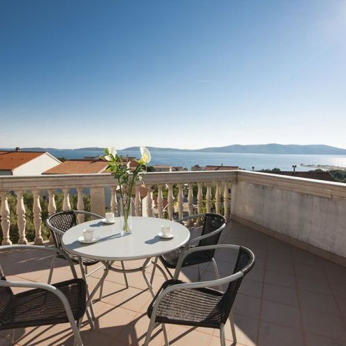 Sea View Yard View 2-Room Apartment for 4 Persons