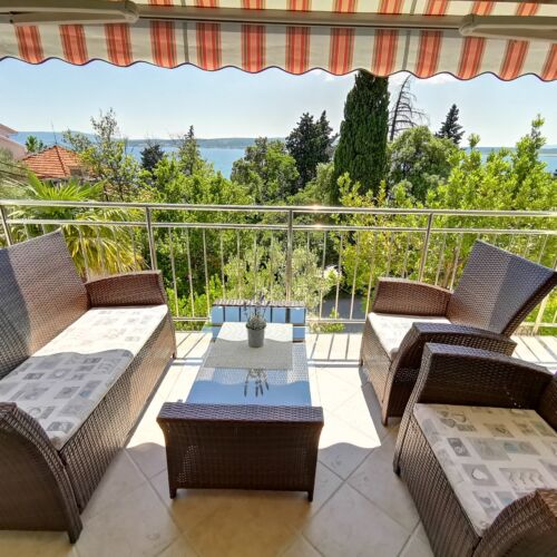 Sea View Upstairs 2-Room Apartment for 4 Persons (extra bed available)