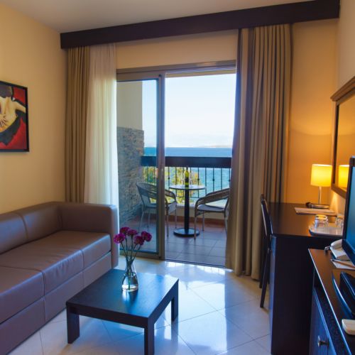 Camera dubla superior cu vedere spre mare