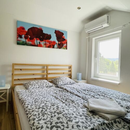 Standard Whole House Weekend House for 8 Persons