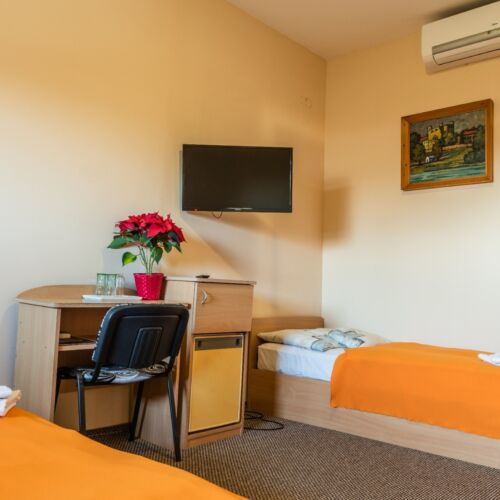 Upstairs Triple Room (extra bed available)
