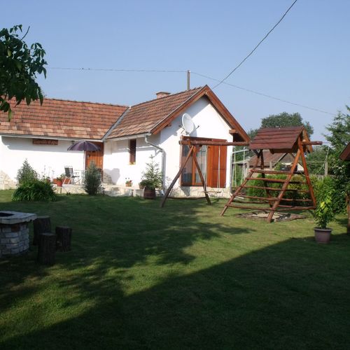 Casă de vacanță family cu vedere spre curte pentru 6 pers. (se inchirieaza doar integral)