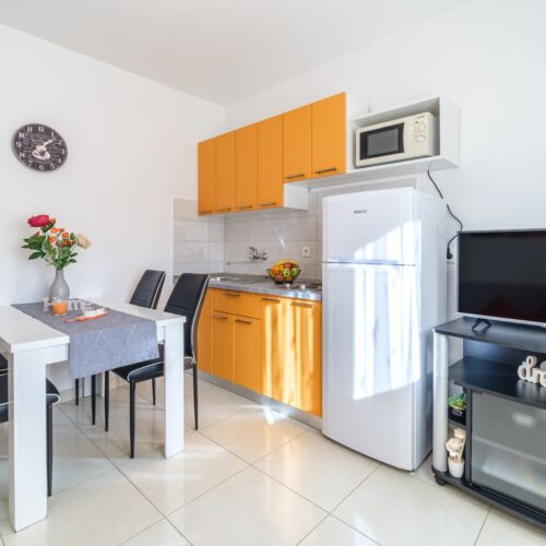 Romantik Apartman pro 4 os. se 2 ložnicemi s výhledem do zahrady (s možností přistýlky)