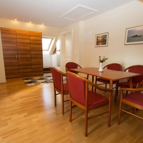 Apartament la mansarda cu 2 camere pentru 4 pers. (se poate solicita pat suplimentar)