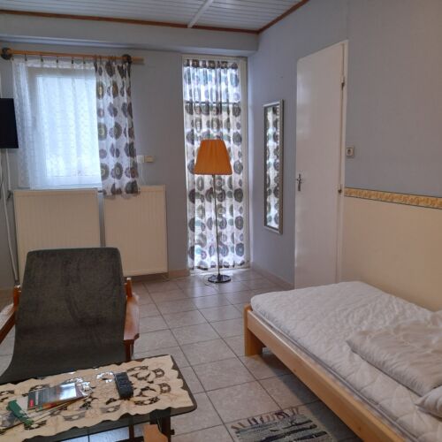 Pokój 3-osobowy cały dom z widokiem na dziedziniec (możliwa dostawka)