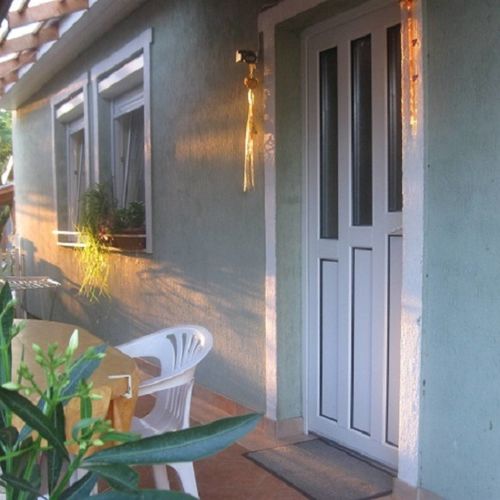 Casă de vară întreaga unitate cu vedere spre grădină pentru 6 pers. (se inchirieaza doar integral)