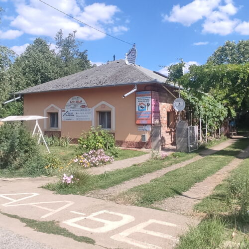 Chata (jako celek) se zahradou pro 4 os. celý Dům