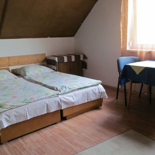 Pokoj pro 4 os. na poschodí  (s možností přistýlky)