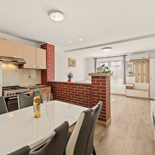 Apartament economy cu vedere spre curte cu 1 camera pentru 2 pers. (se poate solicita pat suplimentar)