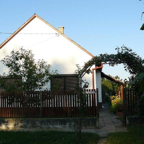 Víkendový dům (jako celek) pro 6 os. s výhledem do zahrady celý Dům