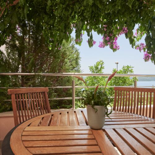 Komfort Apartman pro 4 os. se 2 ložnicemi s výhledem částečně na moře (s možností přistýlky)