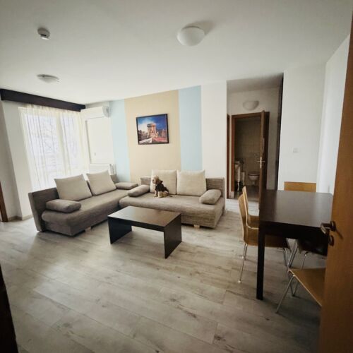 Apartament deluxe cu balcon cu 3 camere pentru 6 pers.