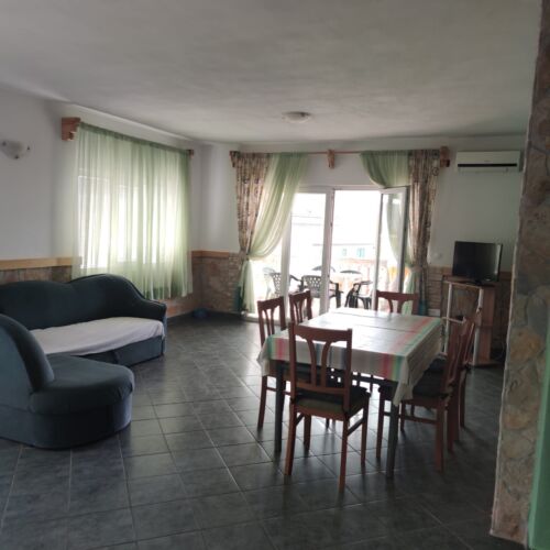 Apartament la etaj b cu 2 camere pentru 5 pers.