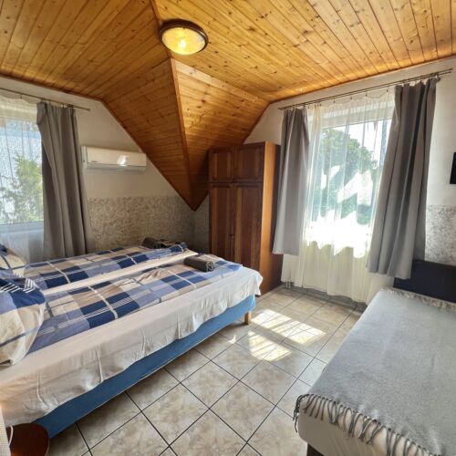 Apartament family cu vedere spre curte cu 2 camere pentru 6 pers.