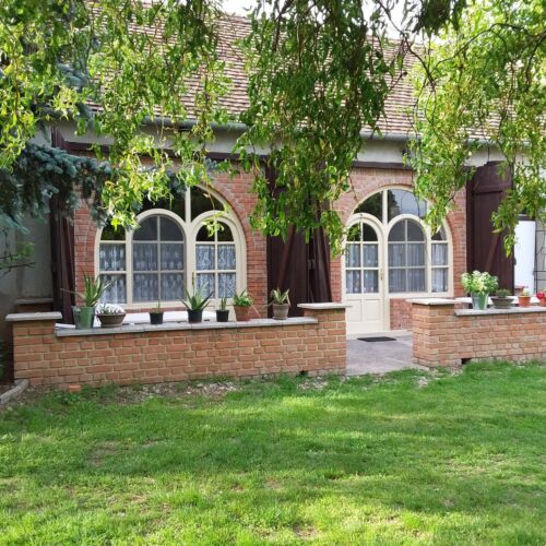 Casa rustica cu terasa cu vedere spre gradina pentru 6 pers. (se inchirieaza doar integral)